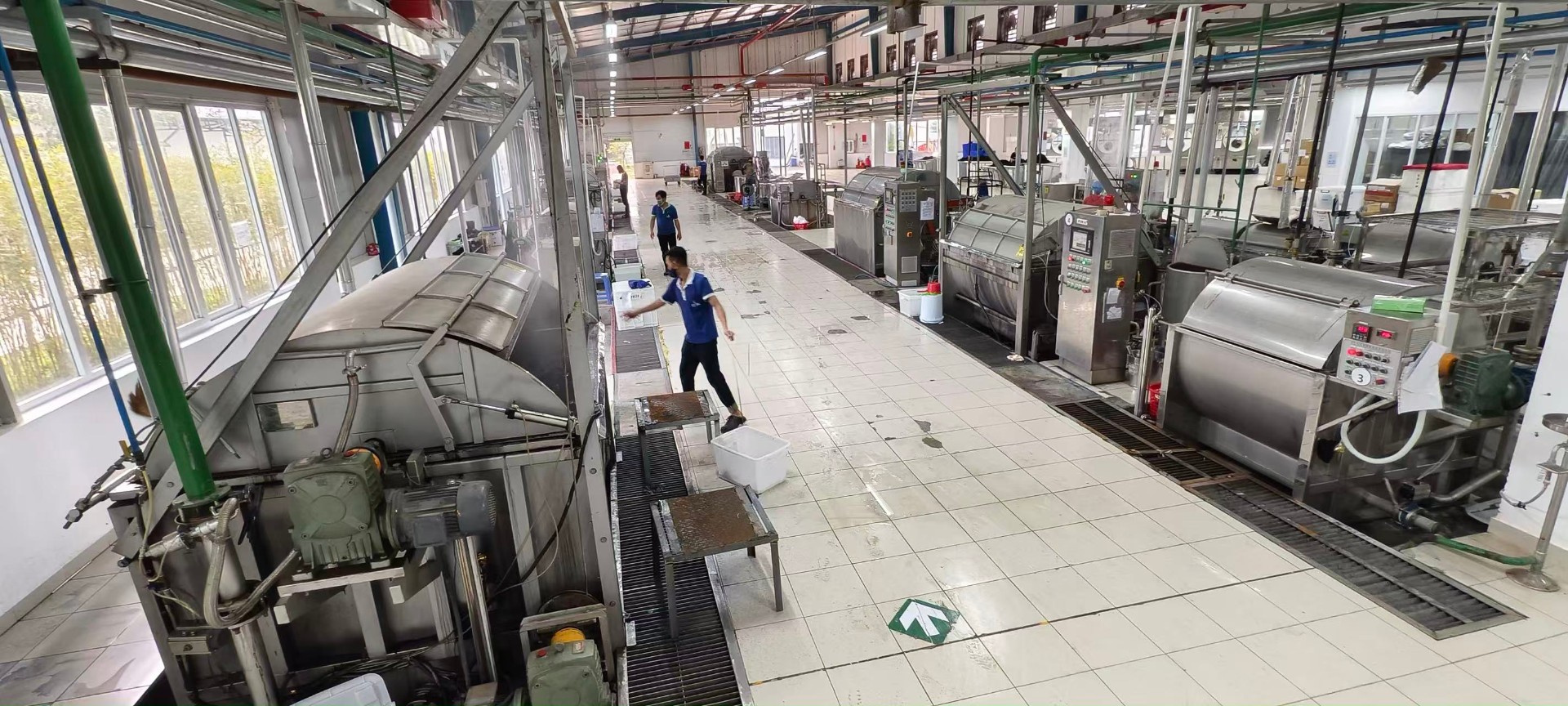 In-house dye house — tube dyeing & washing machines